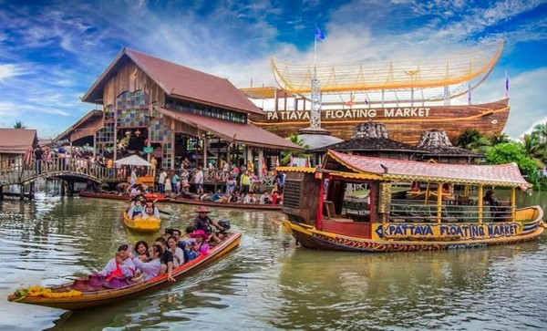 Pattaya Floating Market + Hotel Pick Up + Hotel Drop Off